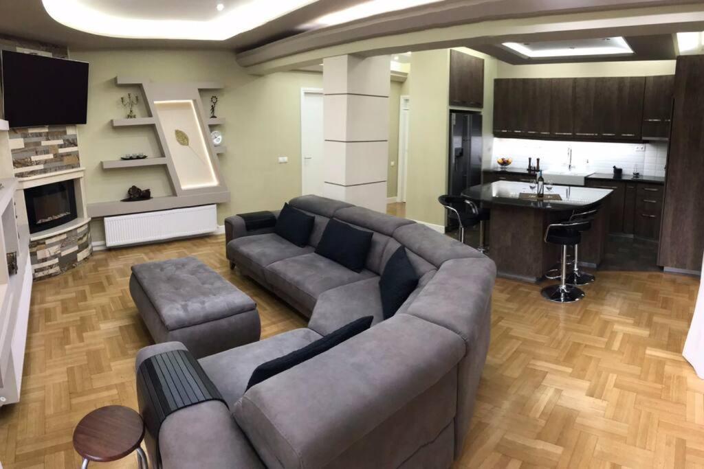 Finer Things Flisvos Beach Condo In Palaio Faliro Athen Eksteriør billede