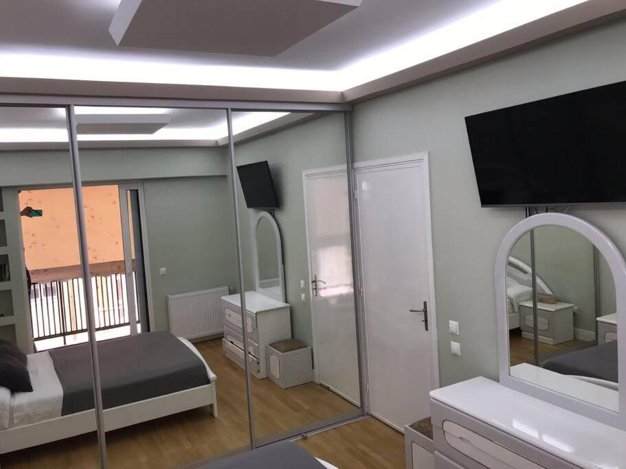 Finer Things Flisvos Beach Condo In Palaio Faliro Athen Eksteriør billede